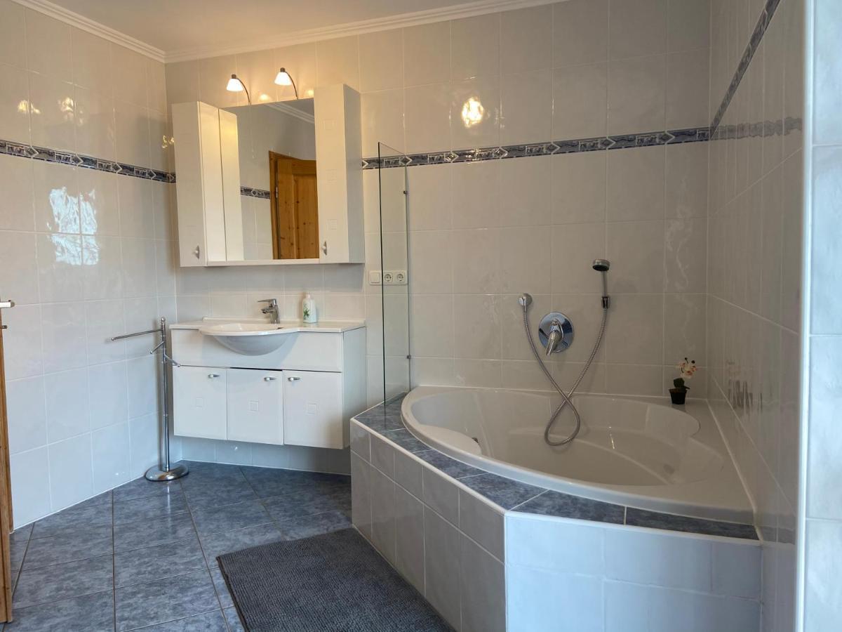 Ferienwohnung Mit Bergblick Unterammergau Bagian luar foto
