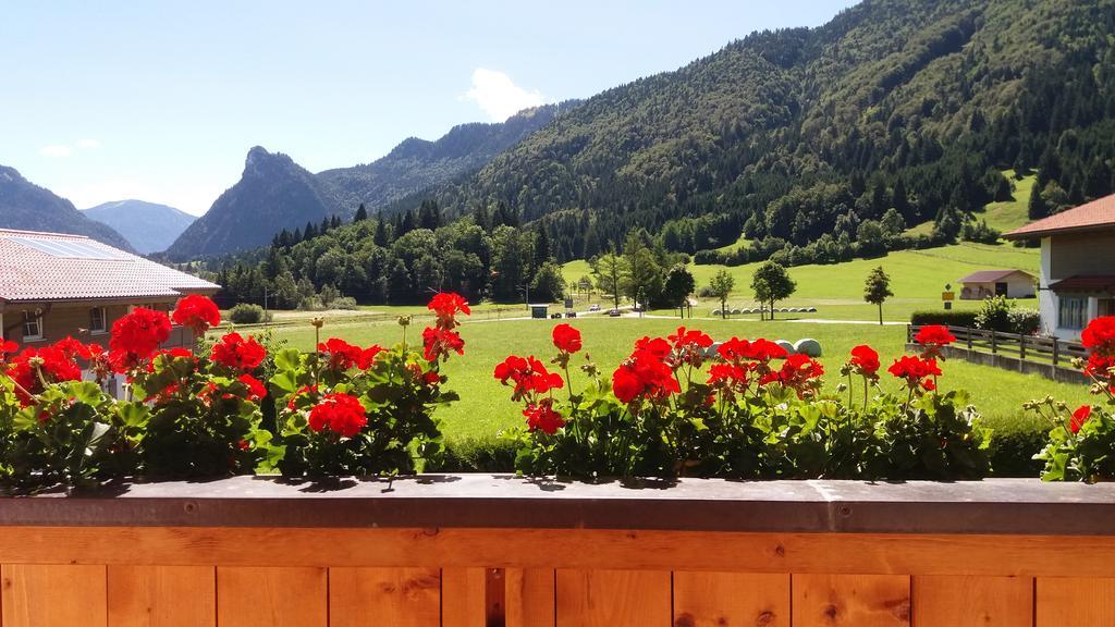 Ferienwohnung Mit Bergblick Unterammergau Bagian luar foto