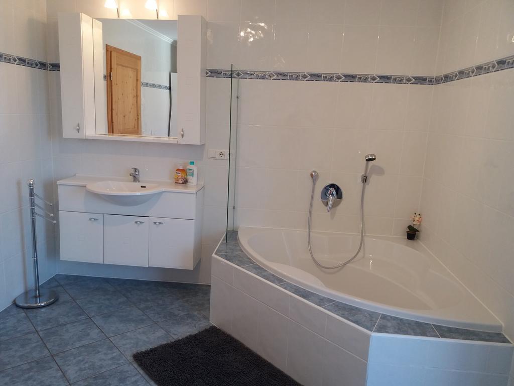 Ferienwohnung Mit Bergblick Unterammergau Bagian luar foto